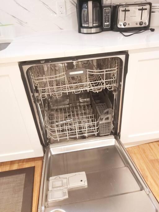 Cozy Suite, Free Wifi , Free Parking * Calgary
