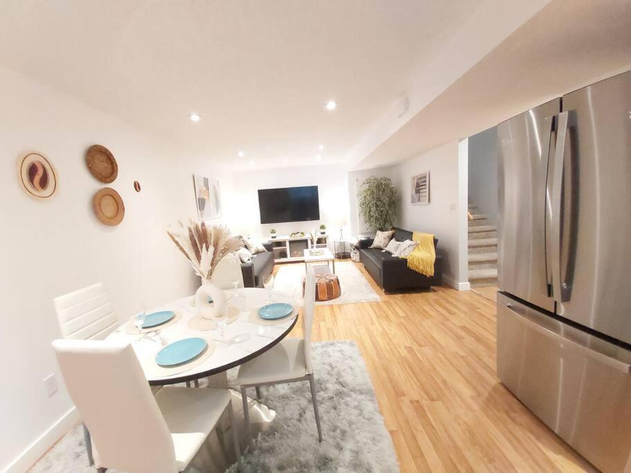 Cozy Suite, Free Wifi , Free Parking Holiday home Calgary
