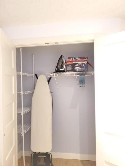 Cozy Suite, Free Wifi , Free Parking *