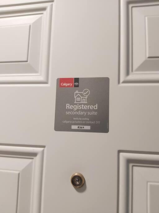 Cozy Suite, Free Wifi , Free Parking * Calgary